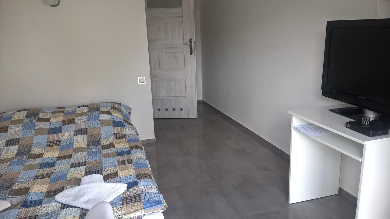 Gosciniec Solan Hotel Jeleniow Ngoại thất bức ảnh